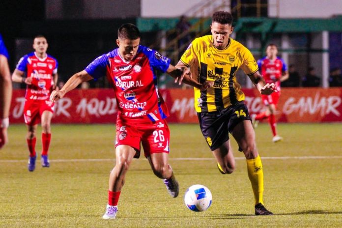 Xelajú MC pasa a la final de la Copa Centroamericana al vencer en penales a Real España. Foto La Hora; Concacaf