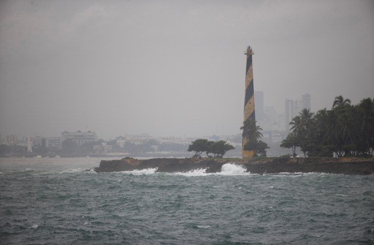 Fotografía de la lluvia durante el paso del huracán Melissa este sábado, en República Dominicana. Foto La Hora: EFE
