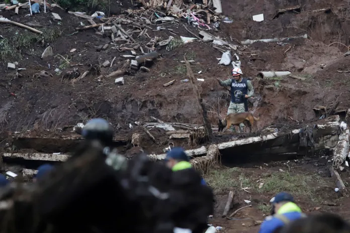 México eleva a 76 fallecidos y baja a 39 desaparecidos por lluvias intensas en 5 estados México lluvias