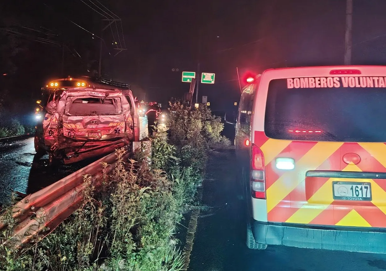 Accidente entre bus y ambulancia deja varios heridos en el km 38 de ruta Interamericana