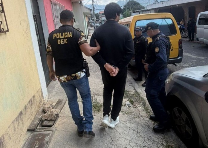 allanamiento (1) Autoridades capturan a Dayvid G. por posesión de material pornográfico de personas menores de edad. Foto: Ministerio Público