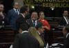 El diputado Allan Rodríguez muestra su alegría por haber logrado una votación que propuso su colega Álvaro Arzú Escobar para obviar el veto presidenical al Decreto 7-2025. Foto: La Hora / José Orozco