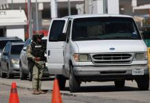 Plan fronterizo conjunto de México y EE. UU. busca detener el tráfico de armas México y Estados Unidos lanzaron una nueva iniciativa conjunta para frenar el tráfico de armas hacia territorio mexicano, en un intento por atacar una de las principales fuentes de violencia en el país: el ingreso ilegal de armamento desde el norte hacia el sur, algo que pudo constatar EFE este lunes en la fronteriza Ciudad Juárez. Foto: La Hora: EFE/Luis Torres