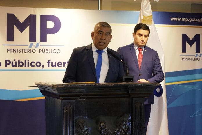 El jefe de la Fiscalía Especial Contra la Impunidad (FECI), Rafael Curruchiche, señaló al presidente Bernardo Arévalo y su hermano de corrupción.