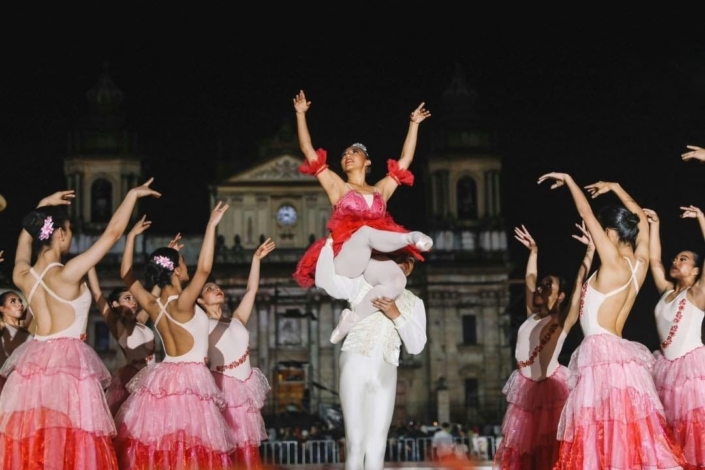 Ballet Nacional de Guatemala, queinterpretará una suite del Lago de los Cisnes en la Plaza Mayor de la Constitución, el 11 de octubre. Foto: Municipalidad de Guatemala.