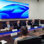 El presidente del Banguat, Álvaro González Ricci, se pronuncia por la mejora del país en materia financiera y económica. Foto: La Hora