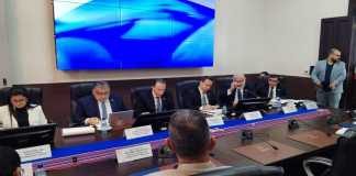 El presidente del Banguat, Álvaro González Ricci, se pronuncia por la mejora del país en materia financiera y económica. Foto: La Hora