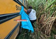 Accidente de bus deja un fallecido y un herido en Santa Lucía Cotzumalguapa Bomberos Voluntarios atendieron un accidente de tránsito en el kilómetro 108 de la ruta a Cerro Colorado donde quedó una persona fallecida y otra herida. Foto: Bomberos Voluntarios Santa Lucía Cotzumalguapa