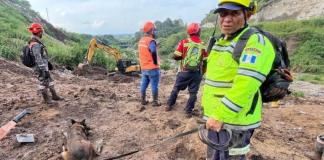 Los cuerpos de socorro buscan a dos personas desaparecidas en desastres naturales en San Marcos y Guatemala. Foto La Hora: Asombond