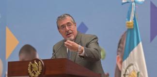 Arévalo presentará querella contra Currichiche por delitos cometidos tras solicitud de antejuicio.