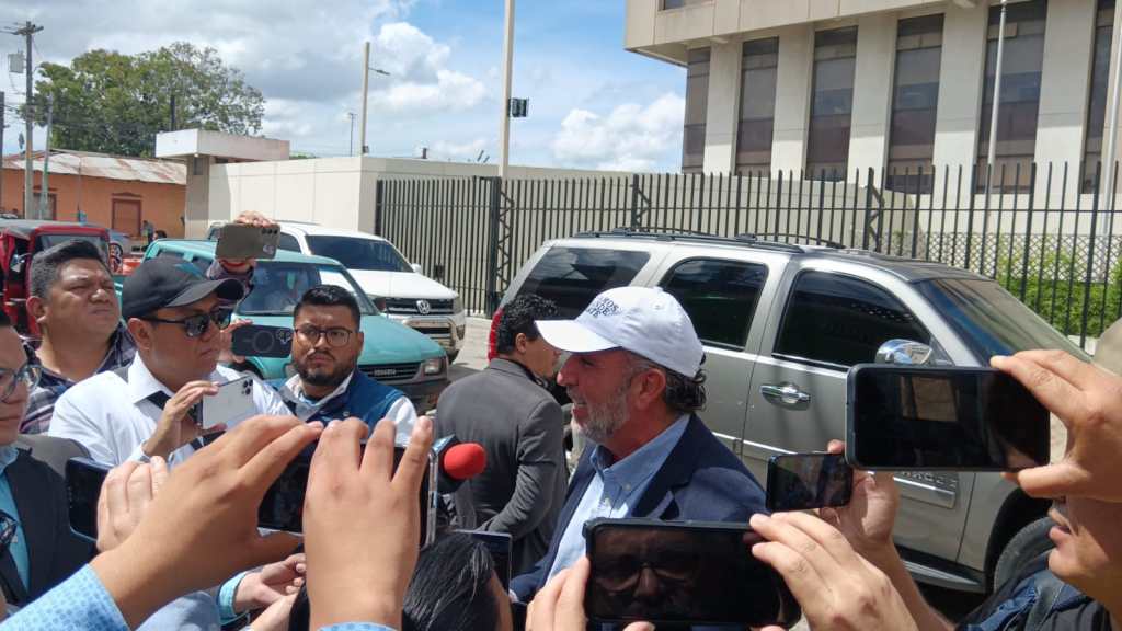 Roberto Arzú García-Granados frente al MP. Foto La Hora: Kenneth Jordán