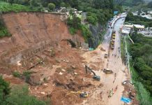 El deslave en la carreta a El Salvador pone en riesgo la actividad económica y logística, debido a la dificultad para transitar. Foto La Hora. Daniel Ramírez