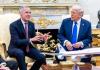 Fotografía de archivo del presidente de Estados Unidos, Donald Trump (d) y el primer ministro de Canadá Mark Carney. Foto: La Hora: EFE/EPA/SHAWN THEW / POOL