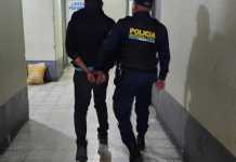 PNC realiza la captura de dos presuntos extorsionistas con el apoyo de los vecinos y autoridades comunitarias.