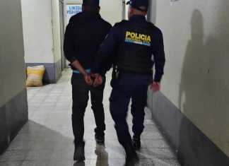 PNC realiza la captura de dos presuntos extorsionistas con el apoyo de los vecinos y autoridades comunitarias.