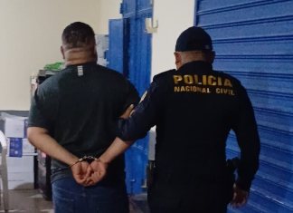 El ex subdirector de Fraijanes II sigue detenido sin ser escuchado en primera declaración que debe desarrollar el Juzgado Tercero Penal. Foto La Hora: PNC