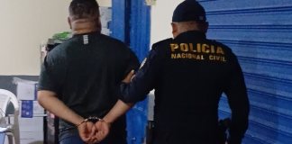 Ex subdirector de Fraijanes II cumple una semana detenido sin ser escuchado por juez competente El ex subdirector de Fraijanes II sigue detenido sin ser escuchado en primera declaración que debe desarrollar el Juzgado Tercero Penal. Foto La Hora: PNC
