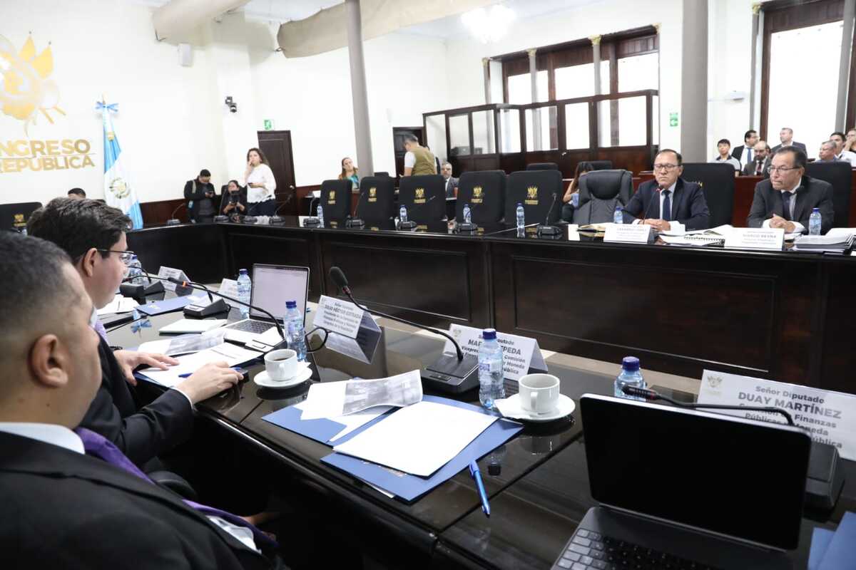 Comisión de Finanzas utiliza ahorros del Congreso para garantizar aumento de sueldo de diputados