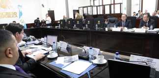 La comisión legislativa de Finanzas dictamina favorablemente el proyecto de presupuesto para 2026. Foto: Congreso de la República