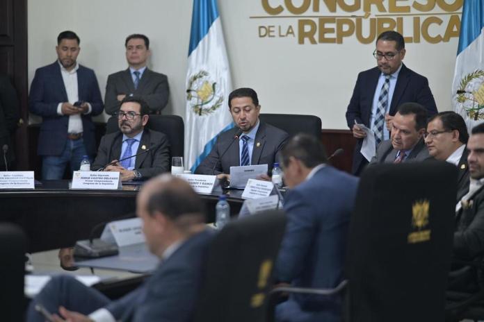 El presidente del Congreso, Nery Ramos, instaló una comisión presidencial para una propuesta integral para el combate de las maras y pandillas. Foto: La Hora / Fabricio Alonzo