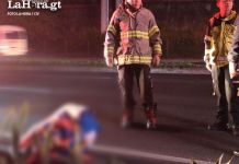 Hallan fallecido envuelto en sábanas sobre el puente El Naranjo Bombero Voluntario atendiendo una emergencia