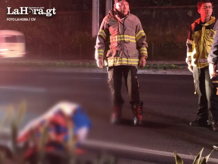 cuerpo en El Naranjo Bombero Voluntario atendiendo una emergencia