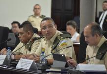 El ministro de la Defensa, Henry Saenz, explica el proyecto de presupuesto de su cartera para 2026. Foto: La Hora / José Orozco
