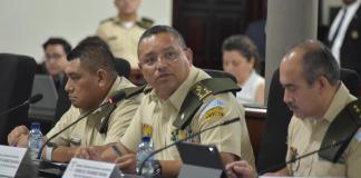 El ministro de la Defensa, Henry Saenz, explica el proyecto de presupuesto de su cartera para 2026. Foto: La Hora / José Orozco