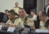 El ministro de la Defensa, Henry Saenz, explica el proyecto de presupuesto de su cartera para 2026. Foto: La Hora / José Orozco
