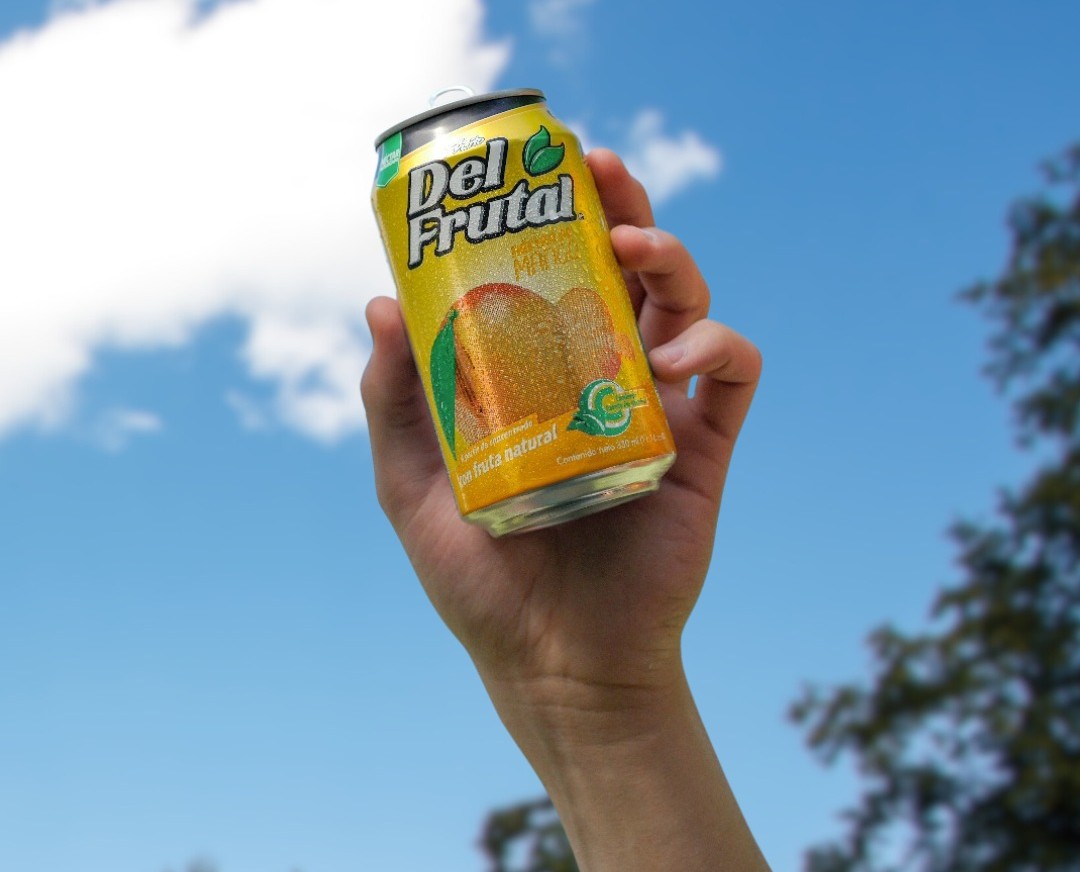 Al destapar latas Del Frutal se tendrá la oportunidad de ganar y ayudar. Foto: Cortesía Del Frutal.