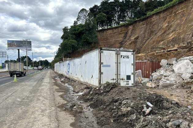 Derrumbe Km 24 y 25 ruta a El Salvador