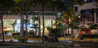 Reportan un fallecido tras la explosión de un vehículo en Guayaquil, Ecuador.