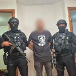 Autoridades capturan al extraditable número 29 del 2025. Foto La Hora: MP.