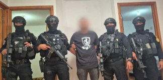 Autoridades capturan al extraditable número 29 del 2025. Foto La Hora: MP.