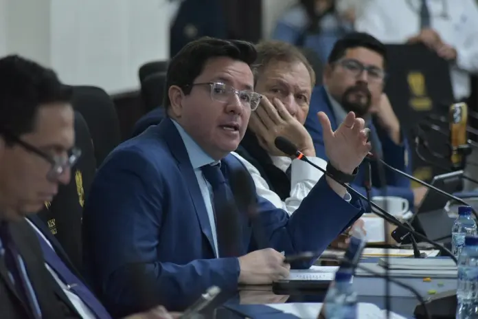 finanzaspresidentedictamen La comisión de Finanzas del Congreso ha tenido audiencias para escuchar la petición de presupuesto de los ministerios e instituciones públicas. Foto: La Hora / José Orozco