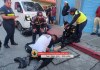 Dos agentes de la PNC resultan heridos tras colisión con camión repartidor en Santa Lucía Cotzumalguapa Agentes de la PNC heridos tras colisión en Santa Lucía Cotzumalguapa. Foto: Bomberos Voluntarios Santa Lucia Cotzumalguapa