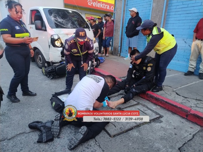 foto nota pnc (1) Agentes de la PNC heridos tras colisión en Santa Lucía Cotzumalguapa. Foto: Bomberos Voluntarios Santa Lucia Cotzumalguapa