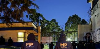 Fiscales realizan una requisa en la cárcel de Fraijanes II este 25 de octubre. Foto: Ministerio Público