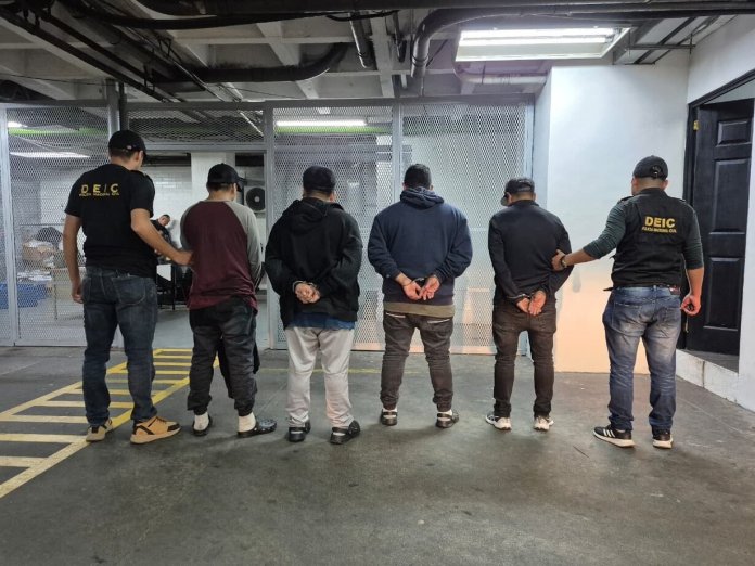 La PNC realizó la captura de un grupo de hombres que vendían celulares robados en El Guarda.