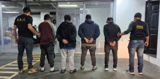 La PNC realizó la captura de un grupo de hombres que vendían celulares robados en El Guarda.