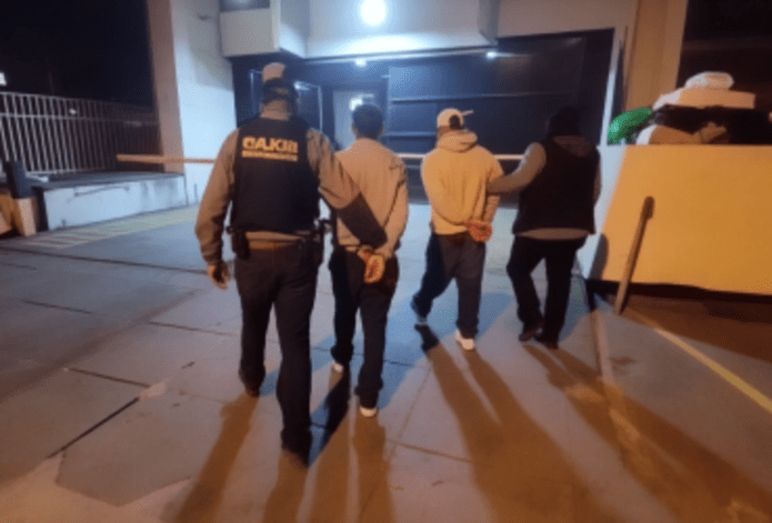 Capturan a hermanos por presunto asesinato en grado de tentativa.