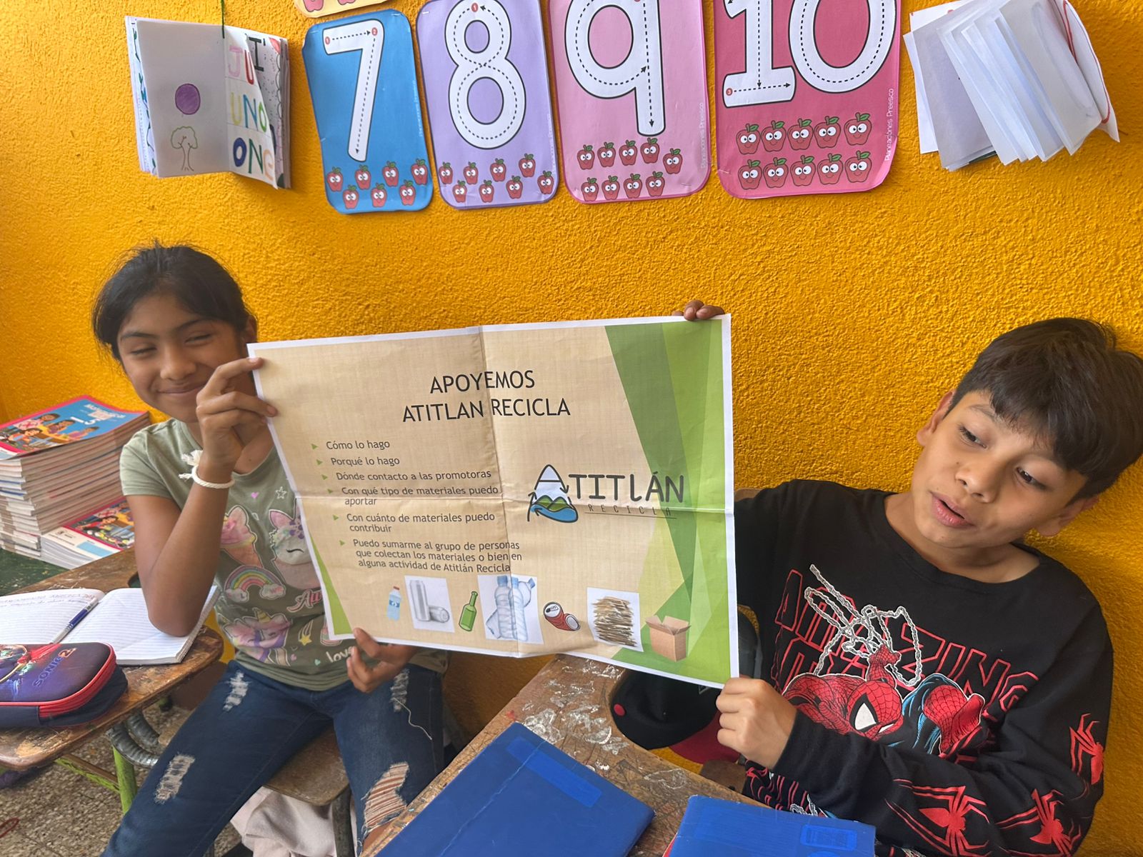 Actividad de concientización ambiental. Foto: Cortesía Asociación Amigos del Lago de Atitlán (AALA).