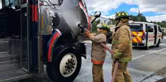 Incendio registrado en km kilómetro 61 de la ruta Interamericana debido a un bus extraurbano.