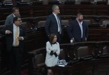 Fracasa inicio de interpelación al ministro de Desarrollo Social, Abelardo Pinto La diputada Teresita De León espera poder iniciar la interpelación al ministro de Desarrollo Social, Abelardo Pinto. Foto: La Hora / Fabricio Alonzo