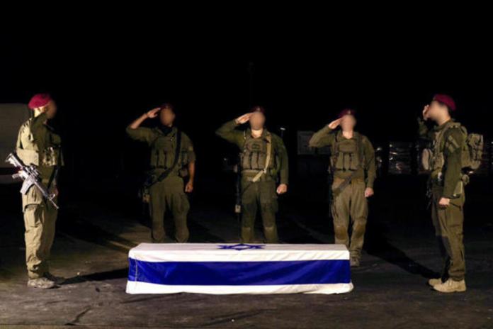 Israel identifica como Eliyahu Margalit el cadáver del rehén entregado por Hamás Ceremonia llevada a cabo por el ejército Israelí en Gaza en memoria del secuestrado israelí Eliyahu Margalit. El Centro de Medicina Forense Abu Kabir de Yafa (sur de Tel Aviv) identificó durante la noche el cadáver del rehén entregado por Hamás como perteneciente a Eliyahu Margalit, anunció la oficina del primer ministro, Benjamín Netanyahu, este sábado. Foto: La Hora: EFE