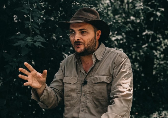 El ecologista Sergio Izquierda señaló a los diputados del Congreso por aprobar una ley que pone en riesgo a los ríos y selvas. Foto La Hora: Sergio Izquierdo