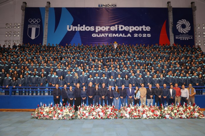 Atletas participan en juramentación para los XII juegos centroamericanos 2025. Foto: Carlos Vicente