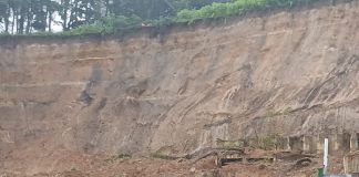 En sexto día de trabajos en deslave del km 24 de CAES, suspenden operaciones por clima.