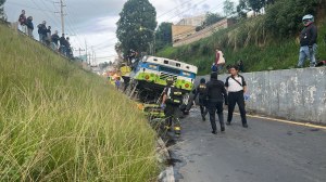 En video: así fue el accidente del bus que volcó en el puente Tinco