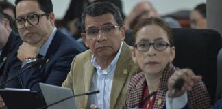 El ministro de Comunicaciones, Miguel Ángel Díaz, en la comisión de Finanzas del Congreso. Foto: La Hora / José Orozco